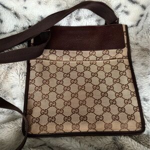 GUCCI Canvas Flat Messenger Crossbody